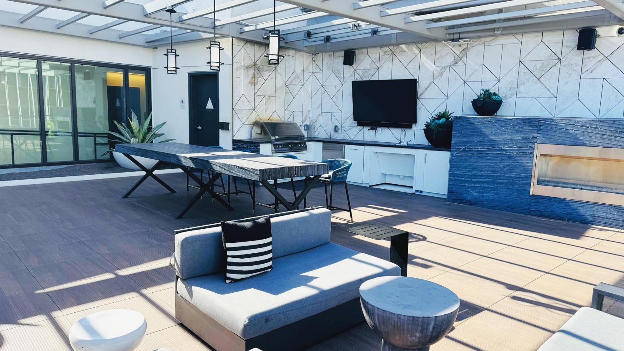 Hollywood Sunset Bliss Getaway-free Parking Apartment