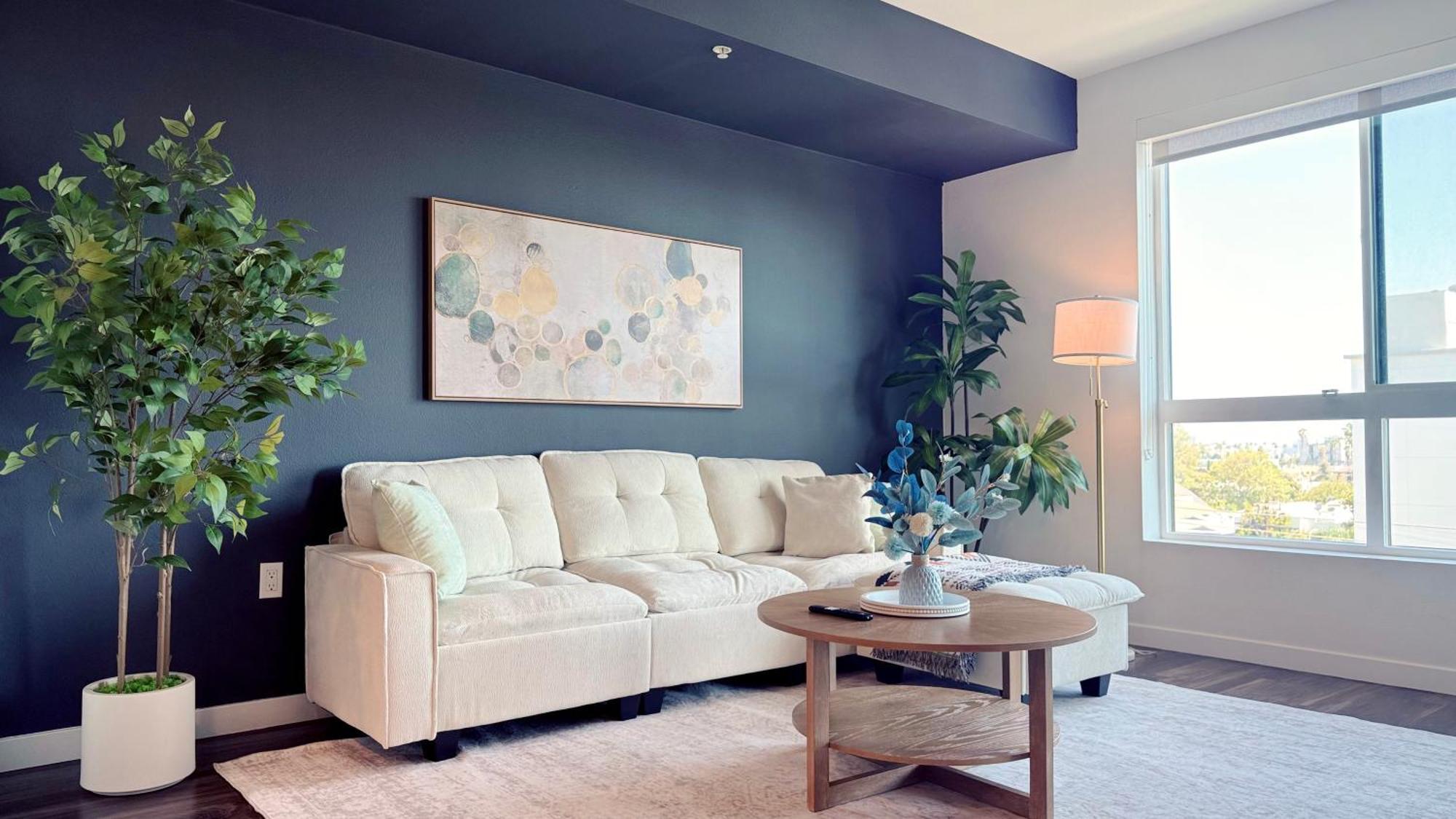 Hollywood Sunset Bliss Getaway-free Parking Apartment Los Angeles